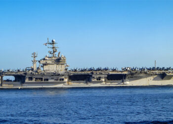 کەشتى فڕۆکە هەڵگرى ئابراهام لنکۆڵن