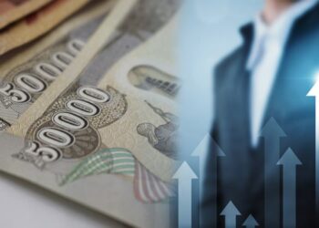 بەهای دینار لەنێو بەرداشی ئابوریی و سیاسەتدا