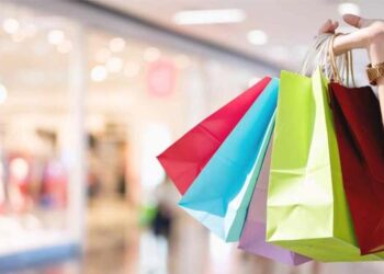 مه‌سره‌فگه‌رایی له‌ بازنه‌ی نۆرمه‌ کۆمه‌ڵایه‌تییه‌ کۆن و نوێکاندا