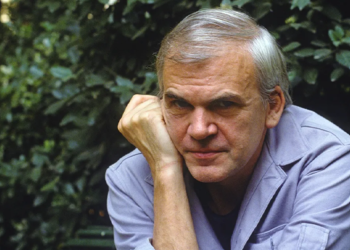 میلان كۆندێرا؛ فەلسەفەیەکی یەکگرتوو لە کتێبەکان بدۆزه‌ره‌وه‌