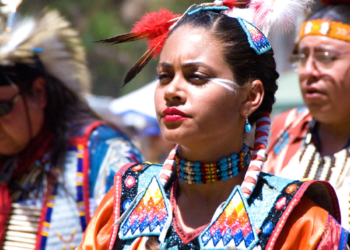 سیستەمەکانی باوەڕی هندییە ئەمریکییەکان و ڕاهێنانە نەریتییەکان