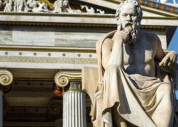 حیکمەتی “هیچ نازانم”ی سوکرات دەتوانێ چی فێری ئەمریکای جەمسەرگیر بکات؟